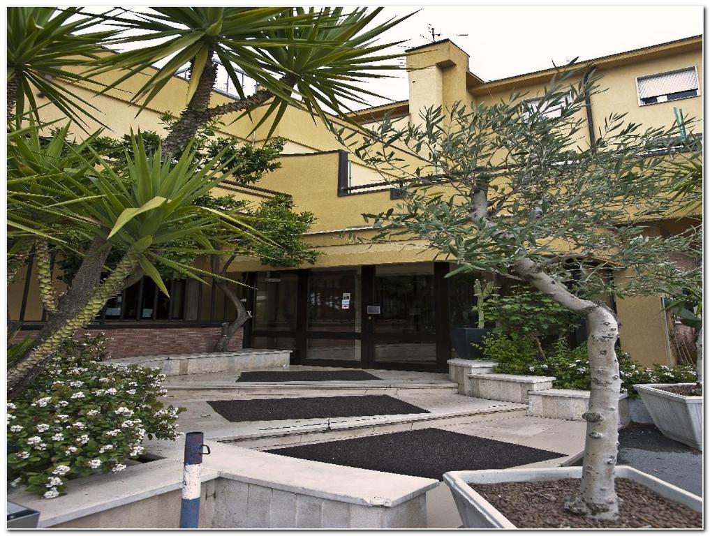 Hotel Veronese Cerignola Exterior photo